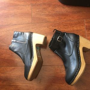 Steve Madden Black Clog Boots!